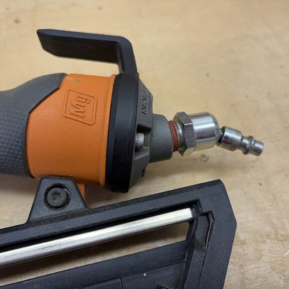RIDGID R250AF15 15 Gauge DA Angled Finish Nailer Air Tool Used - Picture 5 of 9